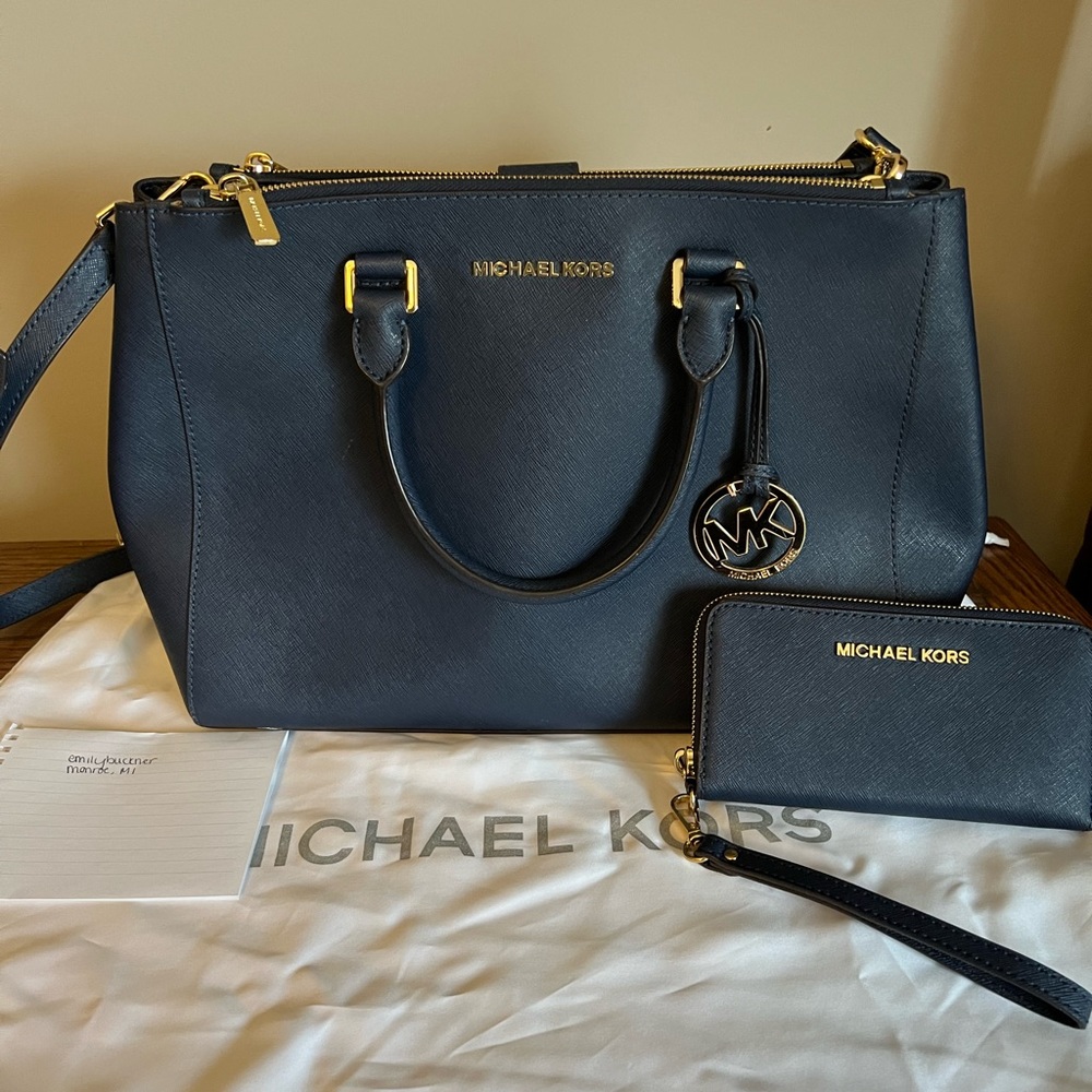 Michael kors purse and wallet set